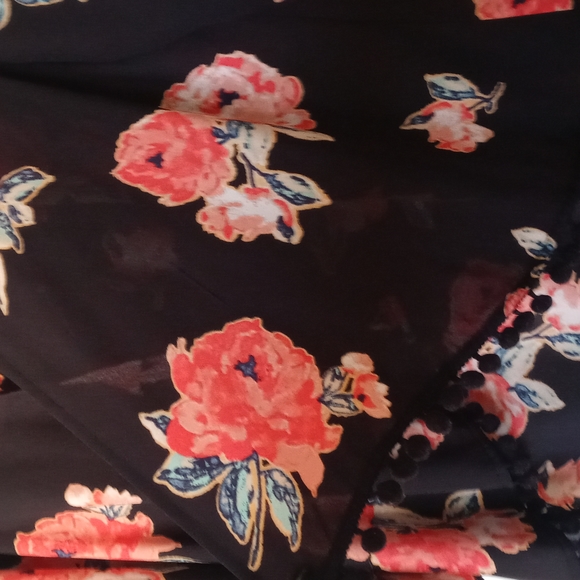 Casual lightweight cover up - Picture 3 of 8